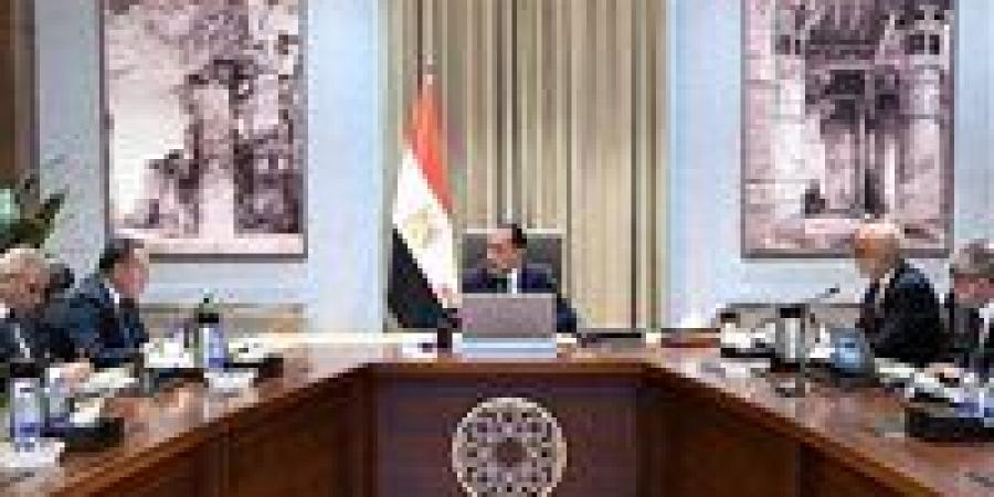 رئيس
      الوزراء
      يستعرض
      الموقف
      التنفيذي
      لمشروع
      المدينة
      الطبية
      لجامعة
      عين
      شمس
      والإجراءات
      المتخذة