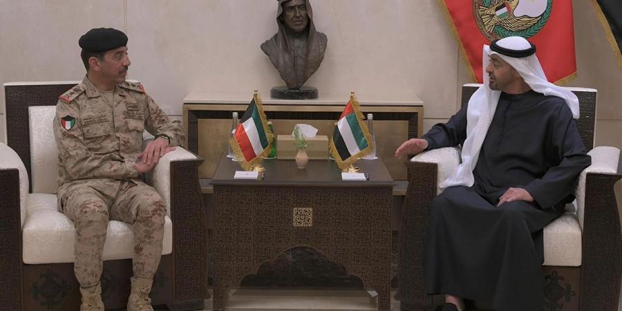 رئيس دولة الإمارات يبحث مع رئيس الأركان الكويتي أوجه التعاون والتنسيق العسكري الثنائي