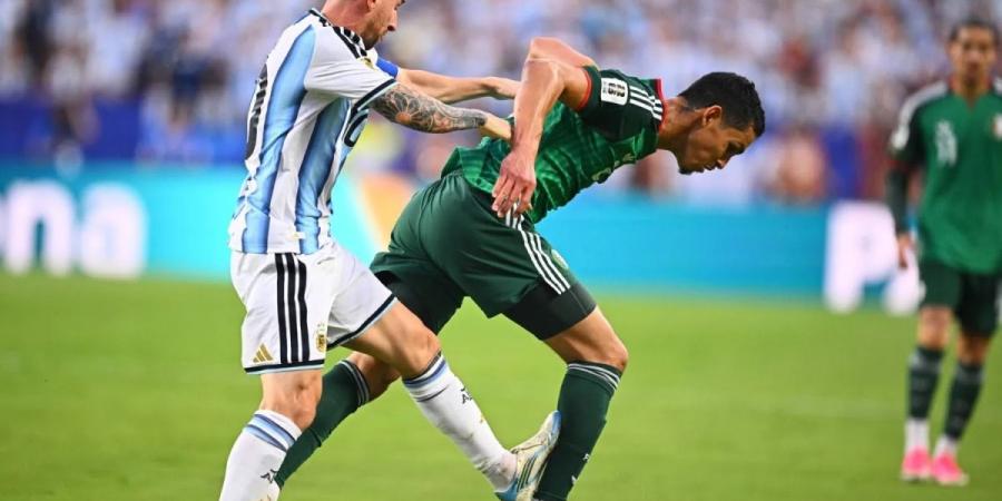 فيفا يعاقب حكم فيديو مباراة الأرجنتين والجزائر