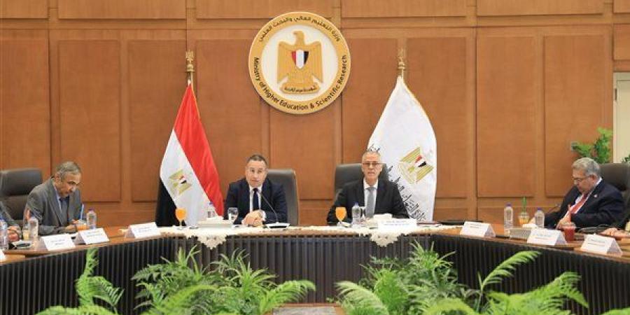 في اجتماع مجلس الجامعات الخاصة، قنصوة: استمرار تطوير البرامج الدراسية وفقًا لاحتياجات سوق العمل