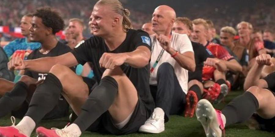 التجديف الفايكنجي، منتخب النرويج يبهر جمهور كأس العالم بأجمل احتفال بالتأهل (فيديو)