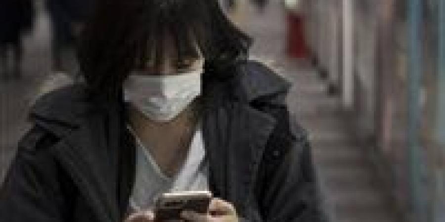 هاتفك
      الذكي
      أخطر
      من
      مقعد
      المرحاض؟..
      خبراء
      يحذرون
      من
      الجراثيم
      المختبئة
      على
      الشاشات