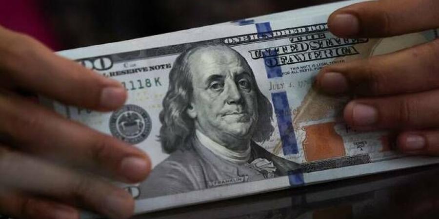 رهانات الفائدة تعزز الدولار لأعلى مستوياته منذ 13 شهراً