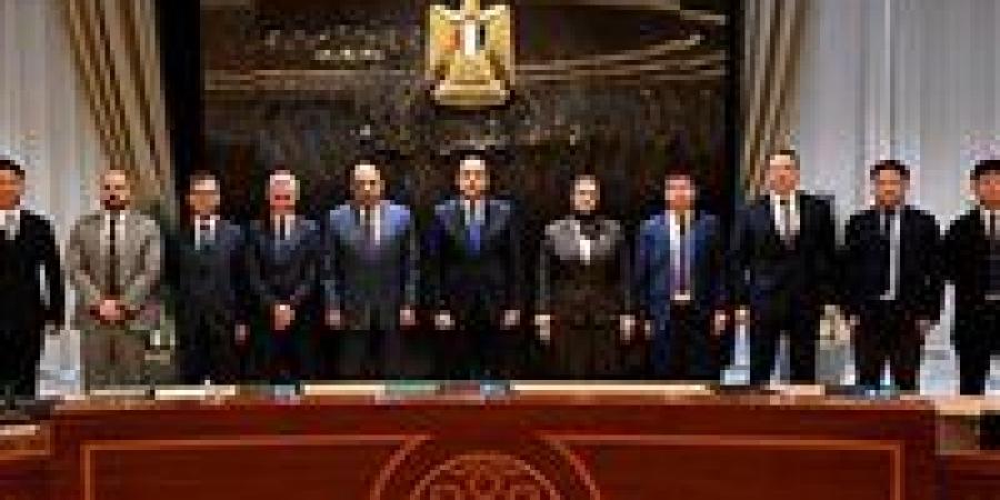 رئيس
      الوزراء:
      متابعة
      ومراجعة
      دورية
      من
      الرئيس
      السيسي
      لمشروعات
      الطاقات
      المتجددة