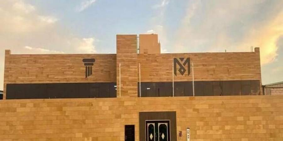 عمومية
      "آل
      منيف"
      تقر
      زيادة
      رأس
      المال
      50%
      بمنح
      أسهم
      مجانية