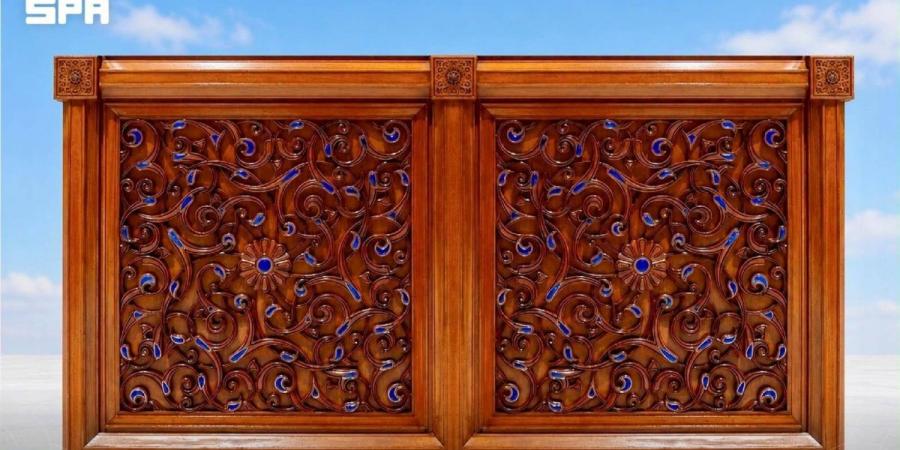 سلم الكعبة المشرفة.. تحفة هندسية من خشب «التك» تجمع بين الأصالة والدقة الوظيفية