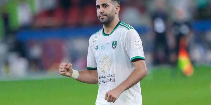 بعد اعتزاله دوليا.. الأهلي السعودي يعلن رحيل رياض محرز