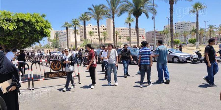 الأسئلة غير مباشرة، آراء طلاب الثانوية العامة ببورسعيد حول امتحان اللغة الإنجليزية (فيديو)