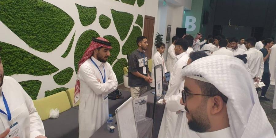 مبادرات مجتمعية لدعم خريجي الثانوية