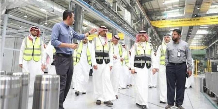 الخريّف:
      تطوير
      القدرات
      الوطنية
      للتصنيع
      العسكري
      أولوية
      استراتيجية
      للمملكة