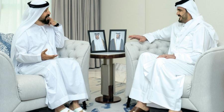 جوعان بن حمد يستعرض العلاقات مع السفير الإماراتي