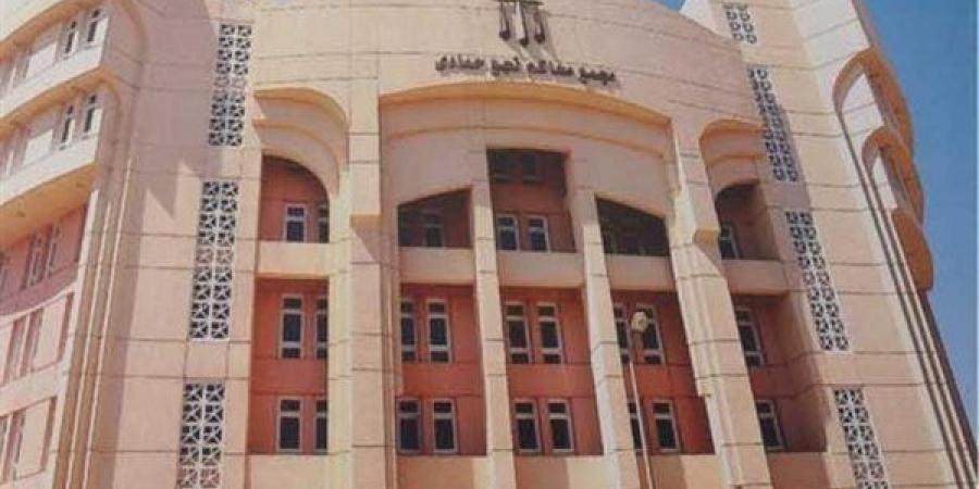السجن عامين لمرشد سياحي تحرش بسائحة بريطانية داخل معبد دندرة بقنا