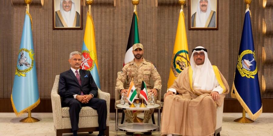 وزير الدفاع يبحث مع وزير الشؤون الخارجية الهندي موضوعات مشتركة