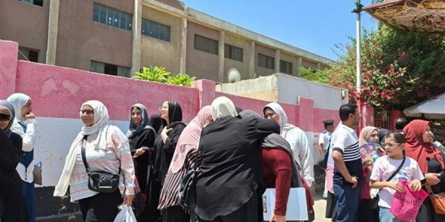 ​33 ألف طالب بأسيوط يؤدون اليوم امتحاني الفيزياء والتاريخ بـ 73 لجنة