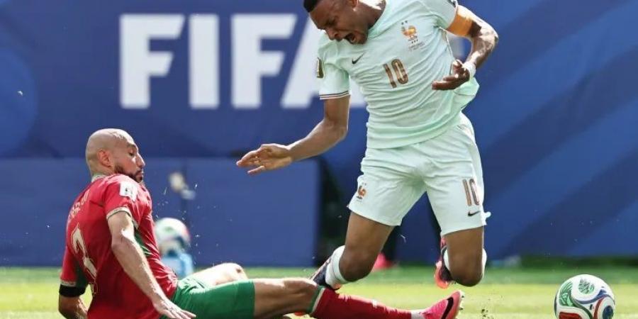 "أرشيفو فار": ضربة جزاء مبابي قرار خاطئ.. وهذا سبب عدم عودة الحكم للمسة اليد 