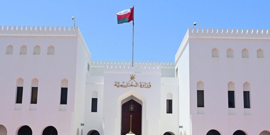  سلطنة عمان تسلم السفير الإيراني مذكرة احتجاج على استهداف أراضيها بطائرات مسيّرة