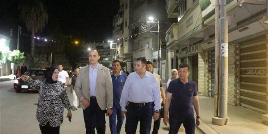 محافظ دمياط يجري جولة مفاجئة لتفقد منظومة النظافة بمدينة الزرقا (صور)