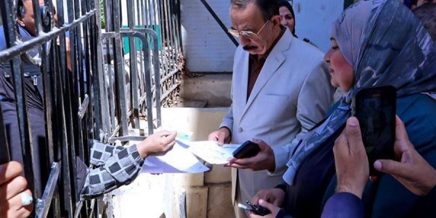 محافظ سوهاج يتفقد المركز التكنولوجي ويوجه بإنهاء ملفات التقنين والتصالح وتراخيص البناء