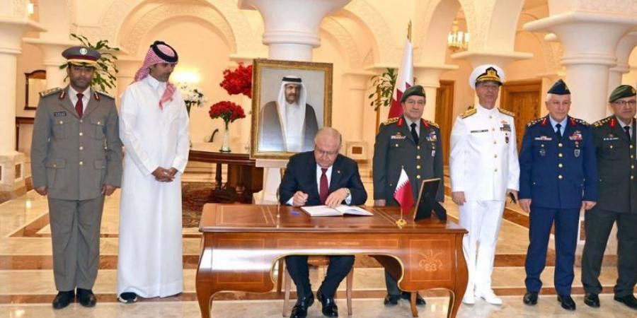 سفارات قطر بالخارج تستقبل المعزين بوفاة الأمير الوالد