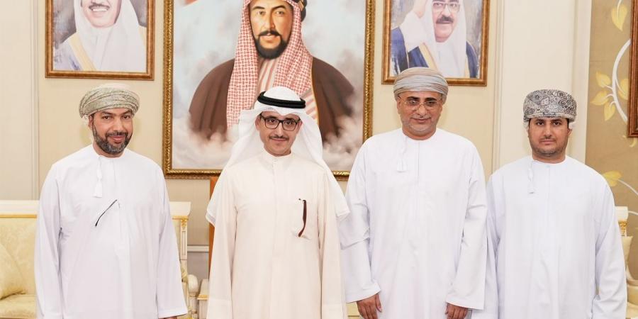 أحمد الناصر يكرّم السفير العماني بمناسبة انتهاء مهام عمله