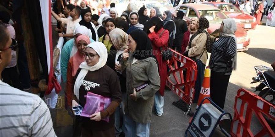 للطلاب وأولياء الأمور.. رسوم استخراج الشهادات الدراسية 2026.. 100 جنيه لبيان النجاح و80 جنيهًا للتصديق.. و300 جنيه لكشف الدرجات المترجم