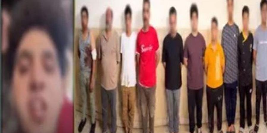 مشاجرة
      دامية
      داخل
      مطعم
      شهير
      بالمنصورة،
      الداخلية
      تضبط
      9
      متهمين
      والأسلحة
      المستخدمة
      (فيديو)