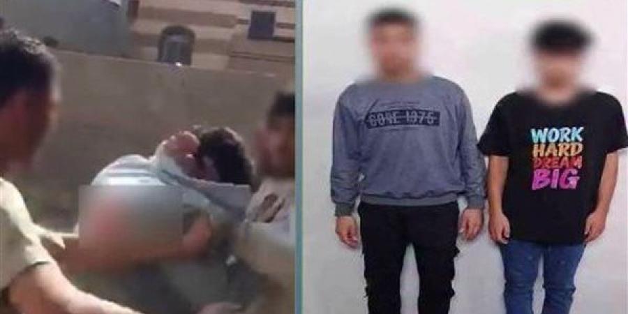 بسبب
      معاكسة
      شقيقته،
      الداخلية
      تكشف
      حقيقة
      فيديو
      الاعتداء
      على
      طالب
      في
      كفر
      الشيخ