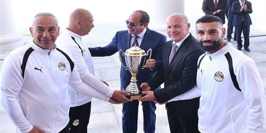 نشاط
      الرئيس
      الأسبوعي،
      قرار
      جمهوري
      مهم
      ورسائل
      قوية
      من
      السيسي
      لمنتخب
      مصر
      لكرة
      القدم