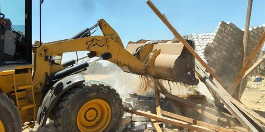 ضمن
      الموجة
      29،
      إزالة
      38
      حالة
      تعدٍ
      ومخالفة
      بناء
      في
      مركز
      قنا