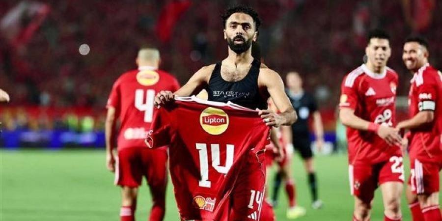 حسين
      الشحات:
      شارة
      قيادة
      الأهلي
      شرف
      كبير
      والرحلة
      مستمرة
      لإضافة
      المزيد
      من
      البطولات