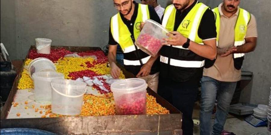 ضبط
      2
      طن
      حلوى
      فاسدة
      داخل
      مصنع
      غير
      مرخص
      بالغربية