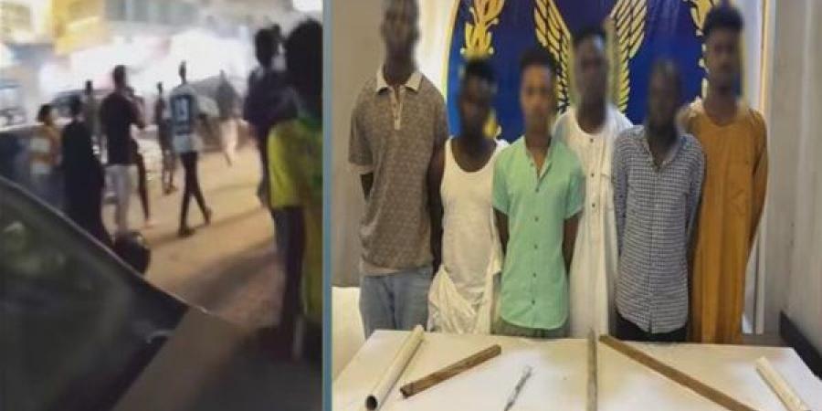 خلاف
      داخل
      مصنع
      بالسلام
      يتحول
      إلى
      مشاجرة
      بالعصي،
      والشرطة
      تكشف
      تفاصيل
      الواقعة