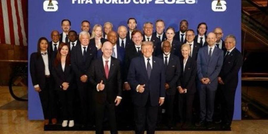 بحضور
      أبو
      ريدة،
      ترامب
      يستقبل
      أعضاء
      المجلس
      التنفيذي
      للفيفا