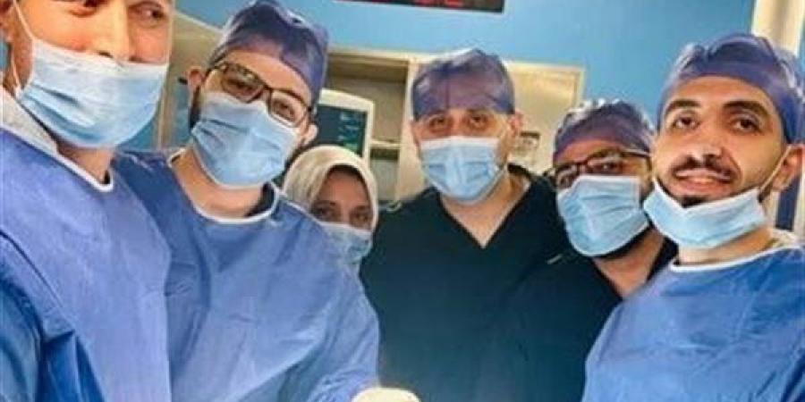 مفك
      اخترق
      رقبته،
      فريق
      طبي
      بمستشفيات
      بنها
      الجامعية
      ينقذ
      حياة
      طفل