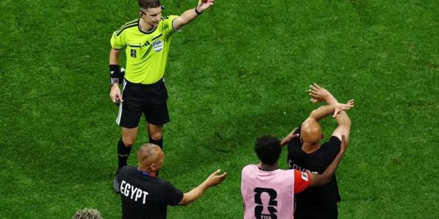 صدفة
      الـ"88
      خطأ"
      تضع
      نزاهة
      التحكيم
      بالمونديال
      على
      المحك
      "منتخب
      مصر
      أهم
      الضحايا"