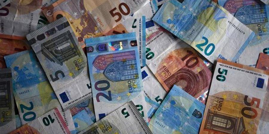 لحظة
      بلحظة،
      سعر
      اليورو
      أمام
      الجنيه
      اليوم
      السبت
      في
      البنوك