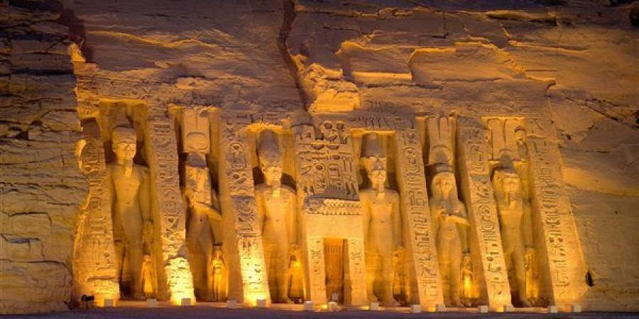 الأرصاد
      الجوية
      تحذر
      سكان
      أبو
      سمبل
      من
      سحب
      ركامية
      ورمال
      مثارة