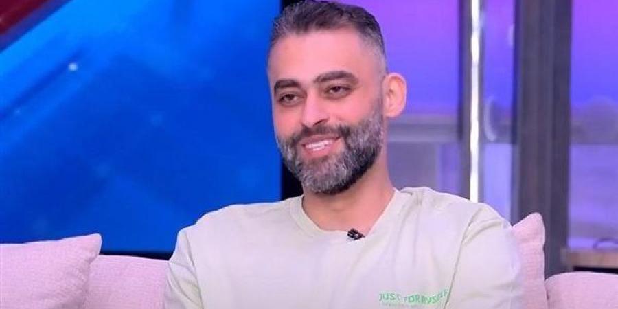 بعد
      التصريح
      بالدفن،
      أسرة
      الفنان
      أحمد
      جلال
      عبدالقوي
      تتسلم
      جثمانه
      لتشييعه