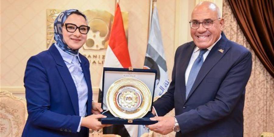 مصنع
      أخشاب
      جريد
      النخيل
      يتصدر
      مباحثات
      محافظ
      الوادي
      الجديد
      ورئيس
      العربية
      للتصنيع