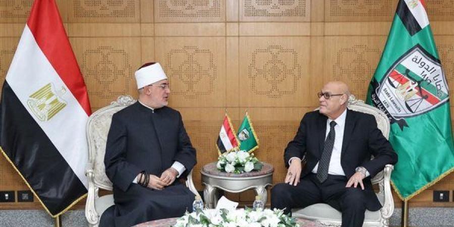 مفتي
      الجمهورية
      يزور
      رئيس
      هيئة
      قضايا
      الدولة
      لتهنئته
      بتوليه
      مهام
      منصبه
      الجديد