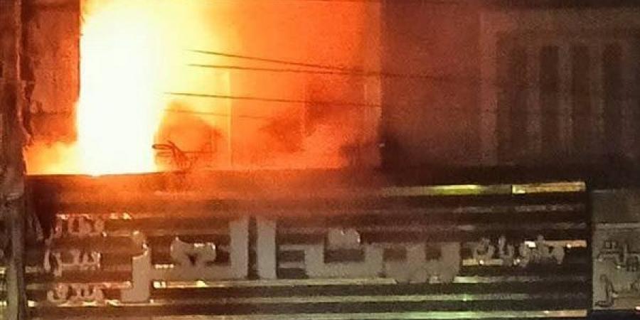 حريق
      داخل
      شقة
      سكنية
      بمدينة
      ملوي
      والحماية
      المدنية
      تدفع
      بسيارات
      الإطفاء