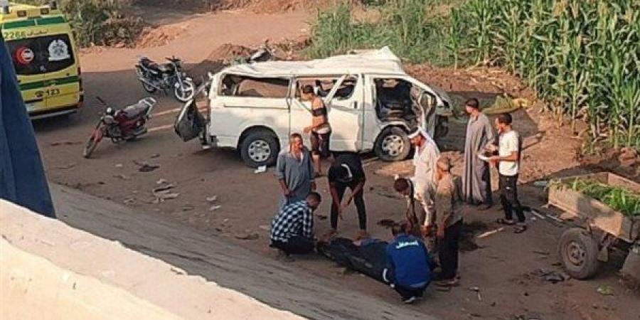 بين
      صراخ
      الركاب
      وسقوط
      الميكروباص،
      كواليس
      الدقائق
      الأخيرة
      لضحايا
      حادث
      طريق
      "بنها
      الحر"