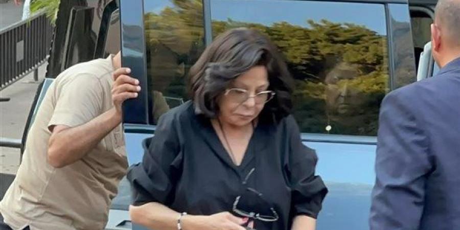 إسعاد
      يونس
      تقدم
      واجب
      العزاء
      في
      هاني
      شنودة
      (فيديو
      وصور)