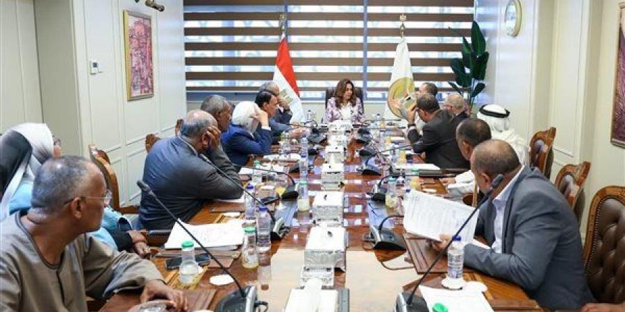 وزيرة
      التنمية
      المحلية
      والبيئة
      تستقبل
      عددا
      من
      أعضاء
      مجلسي
      النواب
      والشيوخ
      لمتابعة
      الملفات
      الخدمية
      بالمحافظات