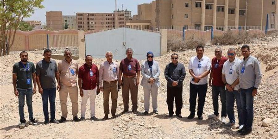 رئيس
      جامعة
      قنا
      يناقش
      إنشاء
      محور
      الجامعة
      الأهلية
      ويتفقد
      مسار
      المشروع
      ميدانيا
      (صور)