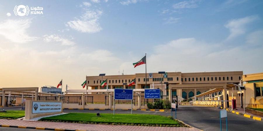  الكويت تعلن عن تعرض محطات لتوليد الكهرباء وتقطير المياه لاعتداءات إيرانية