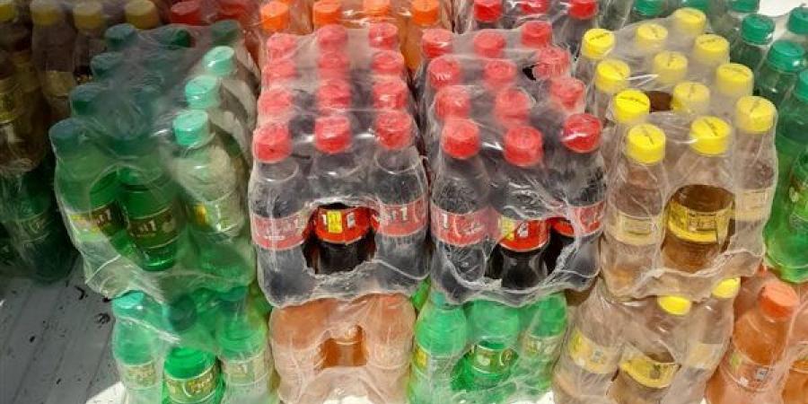 توابل
      ومياه
      غازية،
      "صحة
      القليوبية"
      تضبط
      طن
      أغذية
      منتهية
      الصلاحية
      قبل
      طرحها
      بالأسواق