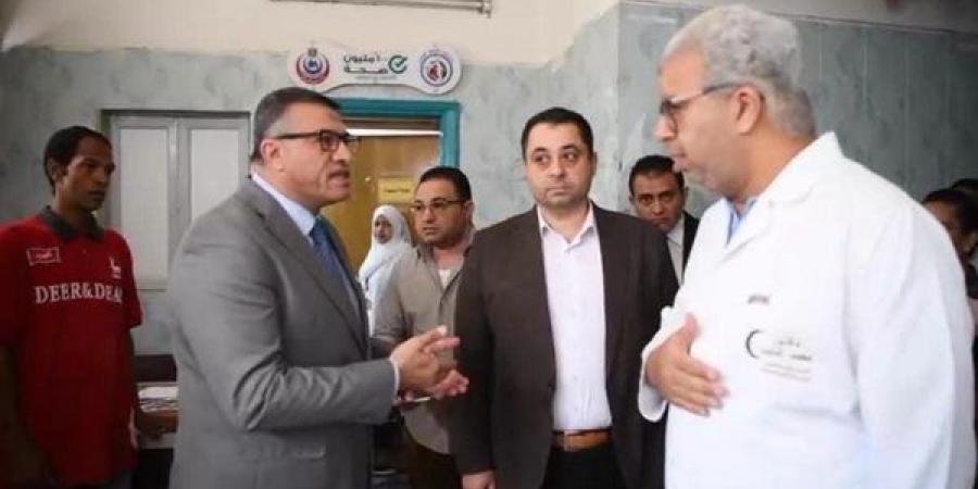 بعد
      إقالة
      مدير
      مستشفى
      قنا
      العام..
      نقابة
      الأطباء
      تهاجم
      المحافظ:
      "لن
      يوفر
      سرنجة
      ناقصة"