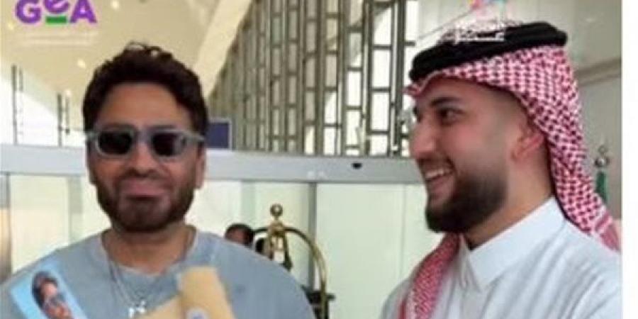 بعد
      طرح
      ألبومه
      الجديد،
      تامر
      حسني
      يصل
      جدة
      استعدادا
      لحفله
      غدا
      (فيديو)