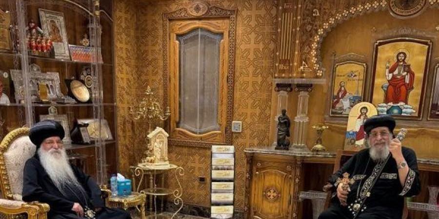 البابا
      تواضروس
      يتلقى
      تقريرا
      عن
      الخدمة
      في
      إيبارشية
      طما